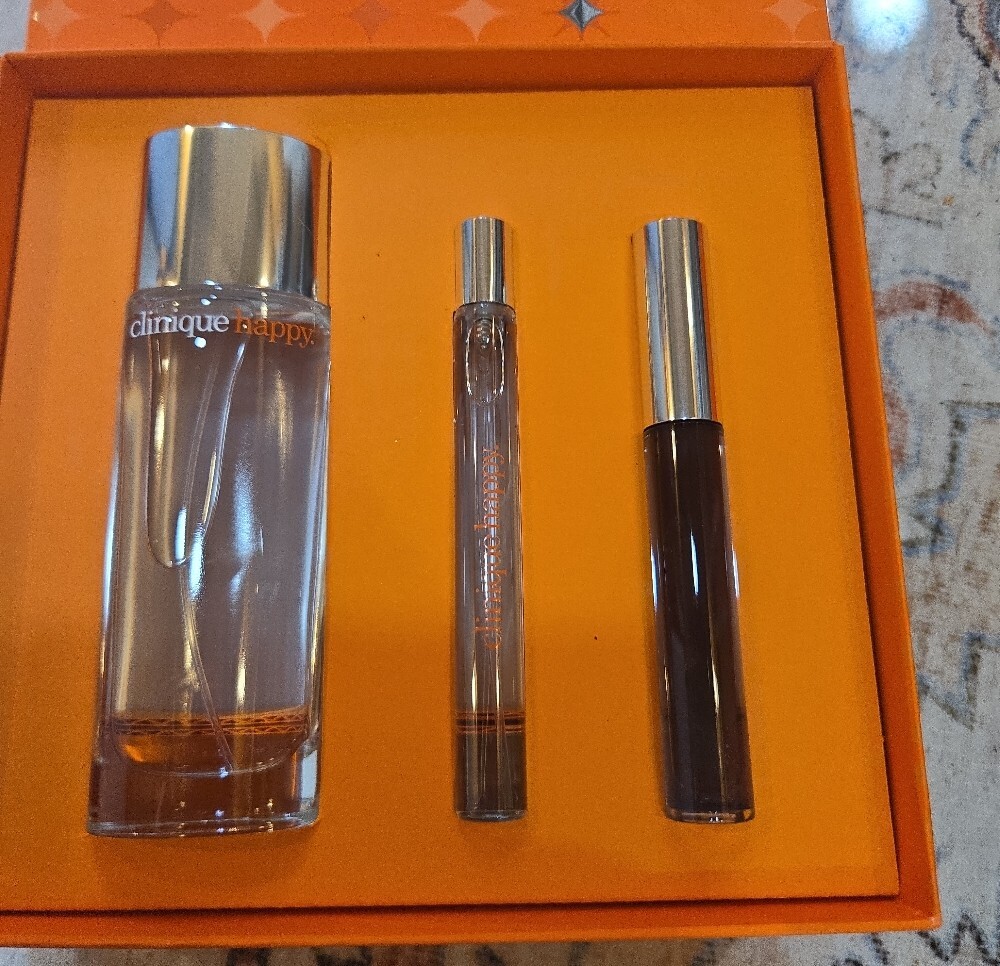 Clinique Happy Gift Set in Bright Orange Packaging - Picture 2 of 5